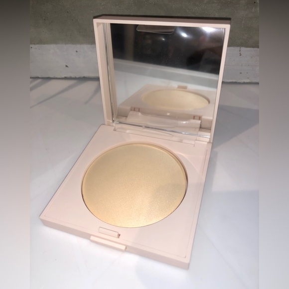 BNIB Laura Mercier Real Flawless Luminous Pressed Setting Powder - Translucent - Picture 6 of 10